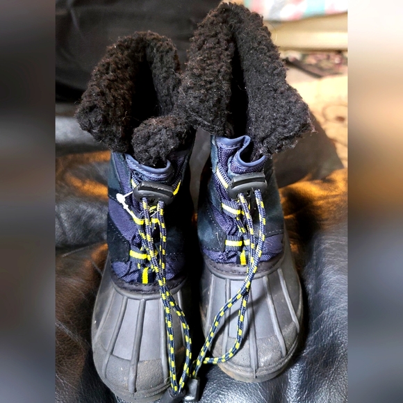 HOST PICK! 🎉🎊Timberland kids snow boots sz7M - Picture 3 of 5